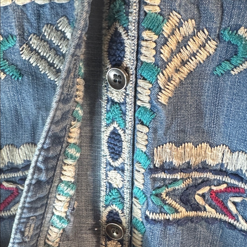 Scully XL Blue Embroidered Denim button down Top - Picture 4 of 7
